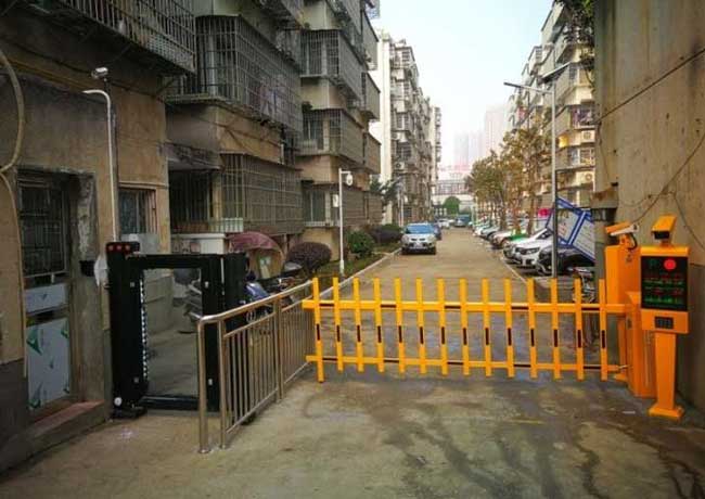 岳陽市四化建小區(qū)銳捷款車牌識別案例 - 中出網(wǎng)-智能出入口與停車充電門戶