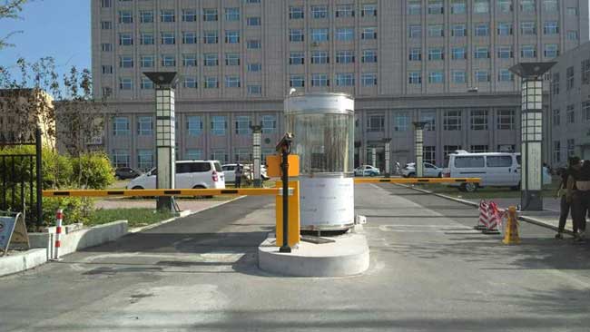 廣州南源花園車牌識別系統(tǒng)案例 - 中出網(wǎng)-智能出入口與停車充電門戶