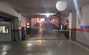 大連安盛購物廣場車牌識別系統(tǒng)案例 - 中出網(wǎng)-智能出入口與停車充電門戶