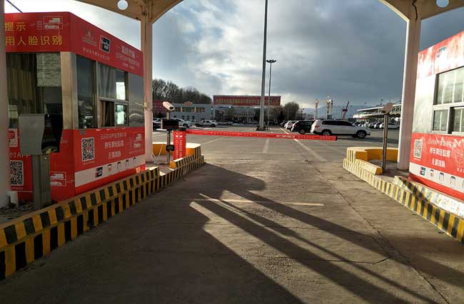 拉薩貢嘎國(guó)際機(jī)場(chǎng)車牌識(shí)別系統(tǒng)案例 - 中出網(wǎng)-智能出入口與停車充電門戶