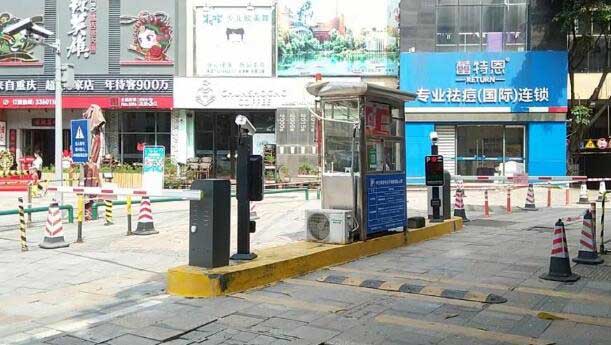 廣東肇慶海倫堡廣場車牌識別系統(tǒng)案例 - 中出網-智能出入口與停車充電門戶