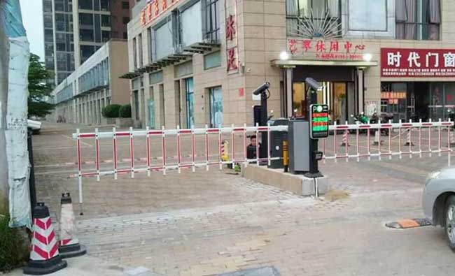 廣東肇慶四會珠影廣場車牌識別系統(tǒng)案例 - 中出網(wǎng)-智能出入口與停車充電門戶