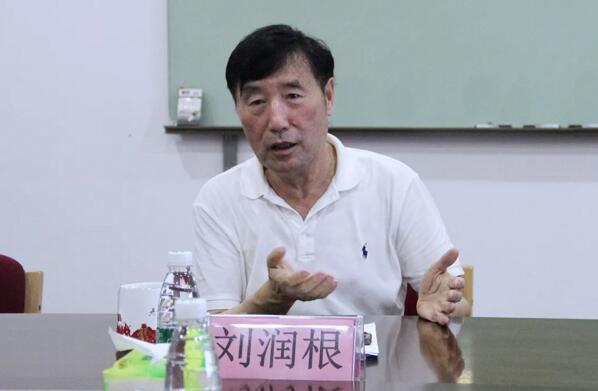 公司董事長劉潤根對省金融監(jiān)管局副局長駱小林一行的到來表示熱烈歡迎