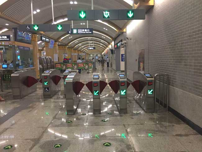 北京7號線通道閘案例 - 中出網(wǎng)-智能出入口與停車充電門戶