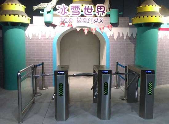 西安秦皇冰雪大世界通道閘案例 - 中出網(wǎng)-智能出入口與停車(chē)充電門(mén)戶