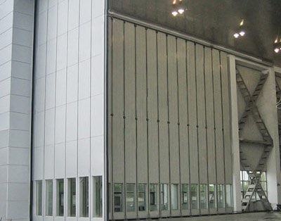 其他 - 側(cè)轉(zhuǎn)式機庫大門