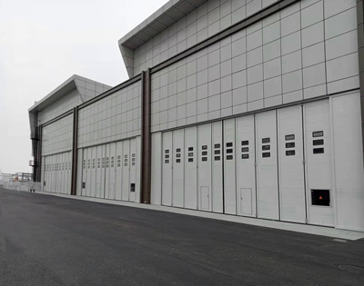 其他 - 折疊式機(jī)庫(kù)大門