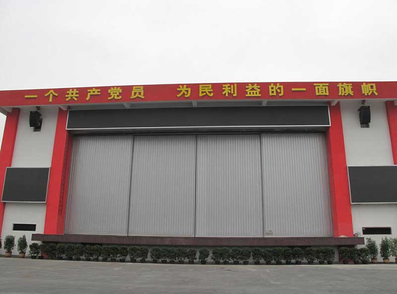 華西村舞臺大門工業(yè)門案例 - 中出網(wǎng)-智能出入口與停車充電門戶