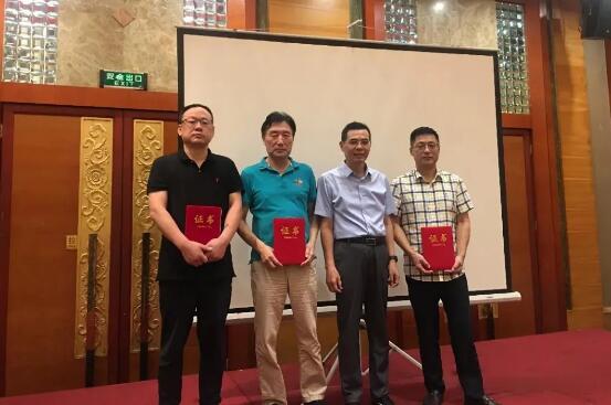 會(huì)上表彰了2019年度分會(huì)三位優(yōu)秀副會(huì)長