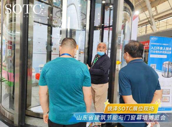 展箱回縮不夾人自動(dòng)旋轉(zhuǎn)門