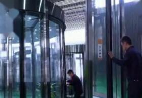 相信品牌的力量，銳澤SOTC安全旋轉(zhuǎn)門登陸央視