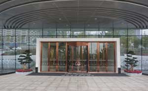 成都龍之夢大酒店旋轉(zhuǎn)門案例 - 中出網(wǎng)-智能出入口與停車充電門戶