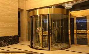 會澤德城華美達大酒店旋轉(zhuǎn)門案例 - 中出網(wǎng)-智能出入口與停車充電門戶