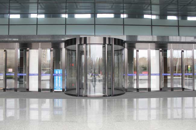 淄博先進陶瓷創(chuàng)新園旋轉(zhuǎn)門案例 - 中出網(wǎng)-智能出入口與停車充電門戶