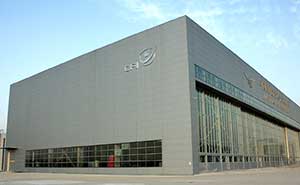 北京首都機(jī)場工業(yè)提升門案例 - 中出網(wǎng)-智能出入口與停車充電門戶