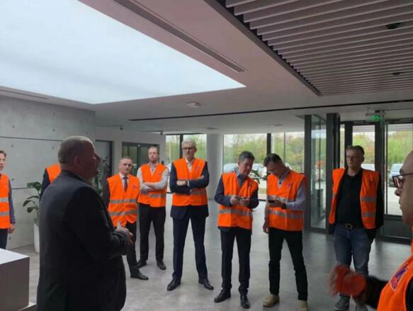 霍曼常熟工廠總監(jiān)Mario Bock先生及霍曼上海分公司總經(jīng)理王晟雪在現(xiàn)場(chǎng)迎候與會(huì)人員