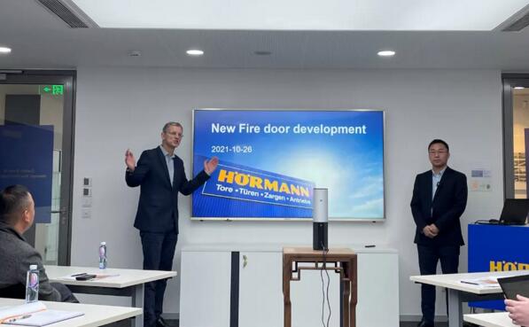 霍曼北京工廠產(chǎn)品經(jīng)理向參會者詳細介紹了霍曼新防火門的性能和特點