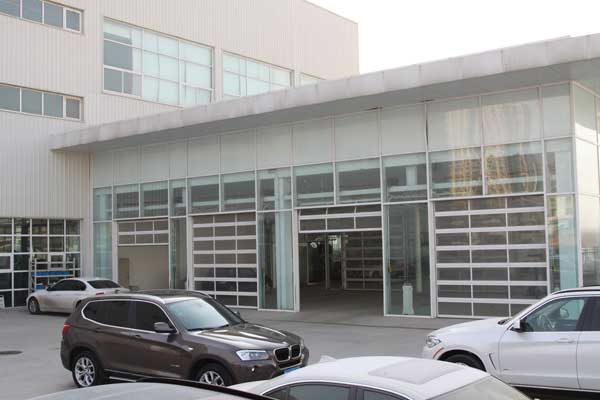 蘭州大眾4S店工業(yè)門案例 - 中出網(wǎng)-智能出入口與停車充電門戶