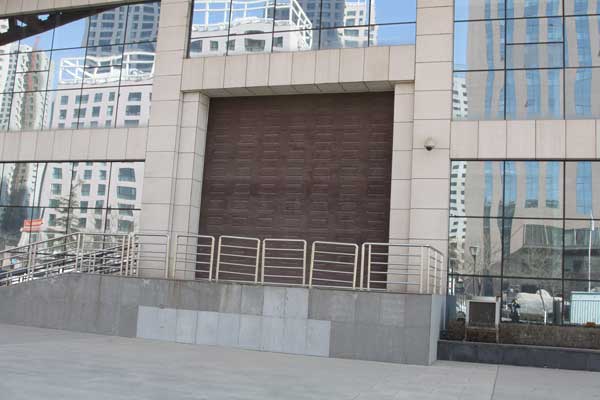 甘肅大劇院工業(yè)門案例 - 中出網(wǎng)-智能出入口與停車充電門戶