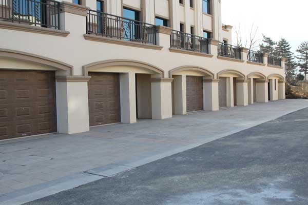 大明城車庫門案例 - 中出網(wǎng)-智能出入口與停車充電門戶