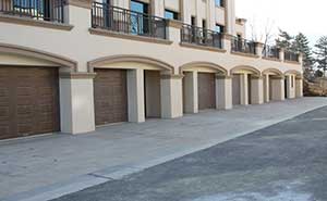 大明城車庫門案例 - 中出網(wǎng)-智能出入口與停車充電門戶