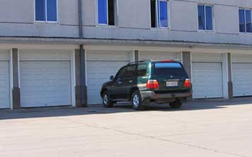 園區(qū)車庫門