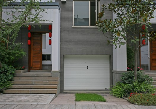 廣州番禺南國(guó)奧林匹克花園車庫門案例 - 中出網(wǎng)-智能出入口與停車充電門戶