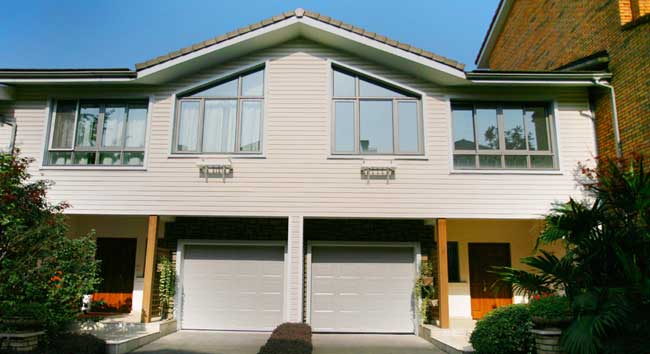 上海紫園車(chē)庫(kù)門(mén)案例 - 中出網(wǎng)-智能出入口與停車(chē)充電門(mén)戶(hù)