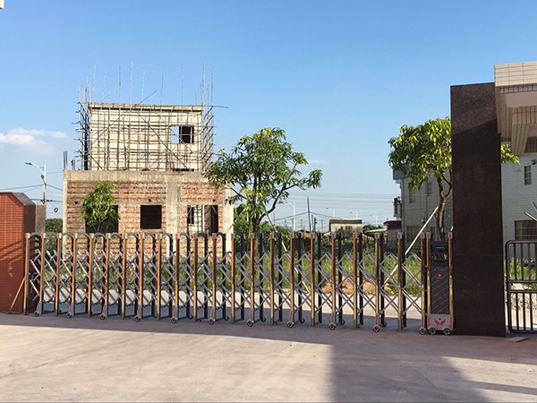 樂從騰沖村伸縮門工程案例 - 中出網(wǎng)-智能出入口與停車充電門戶