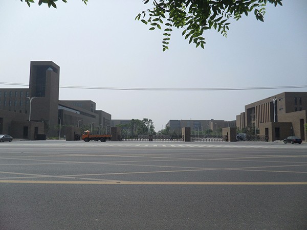 天津工業(yè)大學(xué)伸縮門工程案例 - 中出網(wǎng)-智能出入口與停車充電門戶