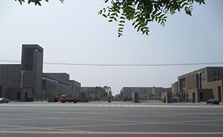 天津工業(yè)大學(xué)伸縮門(mén)工程案例 - 中出網(wǎng)-智能出入口與停車(chē)充電門(mén)戶