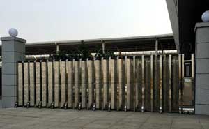 電動伸縮門-新鄉(xiāng)東站高鐵站