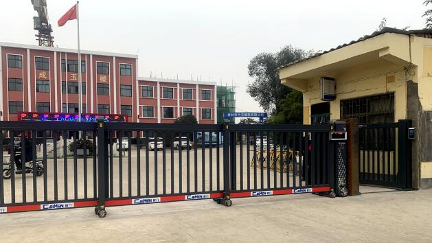 分段平移門-登封市石道鄉(xiāng)初級(jí)中學(xué) - 中出網(wǎng)-智能出入口與停車充電門戶