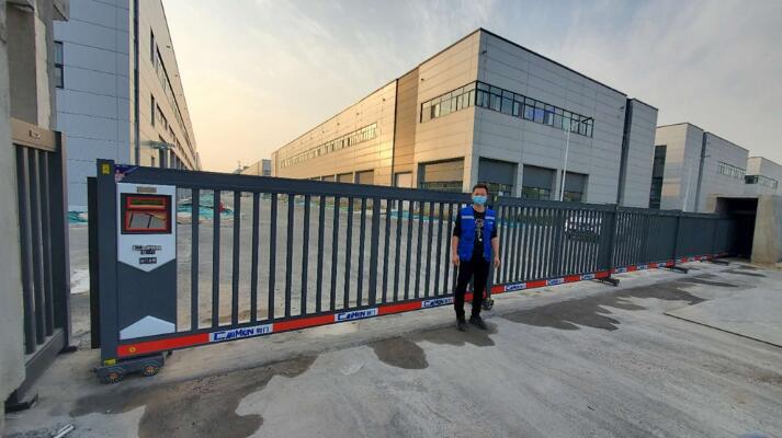 分段平移門-新鄉(xiāng)高新發(fā)展有限公司-西門 - 中出網(wǎng)-智能出入口與停車充電門戶