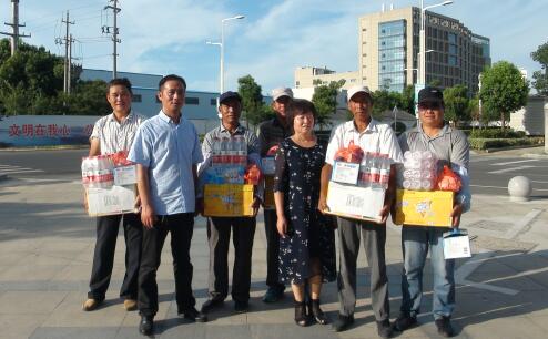 國強獻愛心 高溫送清涼