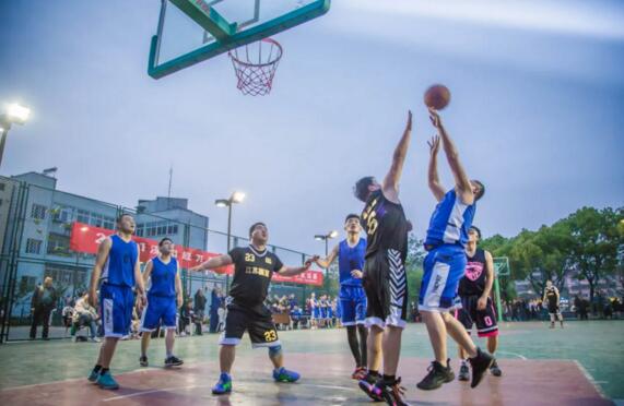 江蘇國(guó)強(qiáng)籃球隊(duì)第四次蟬聯(lián)溧陽(yáng)經(jīng)濟(jì)開(kāi)區(qū)青年籃球賽冠軍