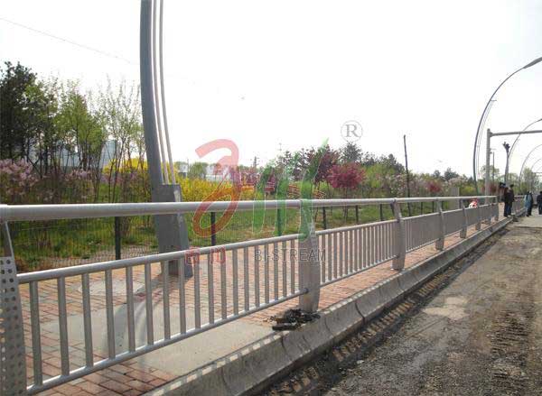 熱鍍鋅靜電噴涂邊緣護欄