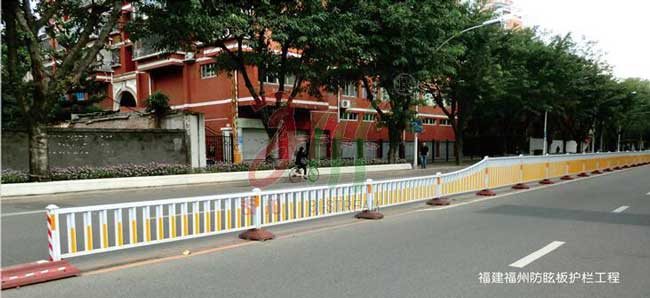 福建福州防眩板護欄工程 - 中出網(wǎng)-智能出入口與停車充電門戶