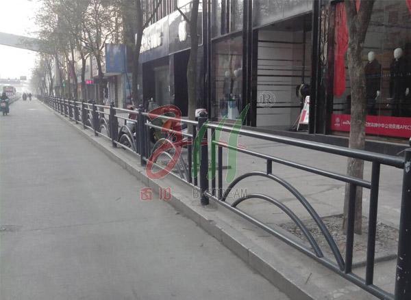 連云港東?？h道路邊緣護欄工程 - 中出網(wǎng)-智能出入口與停車充電門戶