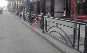 連云港東?？h道路邊緣護欄工程 - 中出網(wǎng)-智能出入口與停車充電門戶