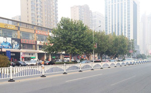 秦皇島5萬5千米護欄案例 - 中出網(wǎng)-智能出入口與停車充電門戶