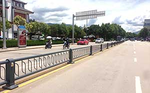 麗江3萬8千米護欄案例 - 中出網(wǎng)-智能出入口與停車充電門戶