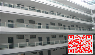 金華職業(yè)技術(shù)學(xué)院玻璃陽臺(tái)護(hù)欄、飄窗護(hù)欄案例 - 中出網(wǎng)-智能出入口與停車充電門戶