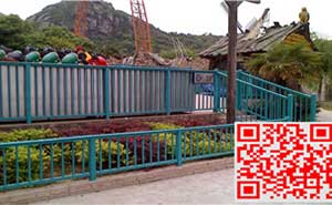 蘇州樂園排隊(duì)區(qū)護(hù)欄、樓梯欄桿、防護(hù)欄桿案例 - 中出網(wǎng)-智能出入口與停車充電門戶