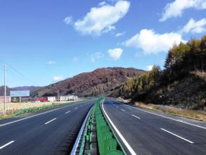 黑龍江省鶴大高速公路噴塑護(hù)欄案例 - 中出網(wǎng)-智能出入口與停車充電門戶