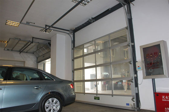 佛山勝達(dá)汽英菲尼迪4S店快速門案例 - 中出網(wǎng)-智能出入口與停車充電門戶