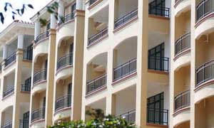 隆盛家園護欄案例 - 中出網(wǎng)-智能出入口與停車充電門戶