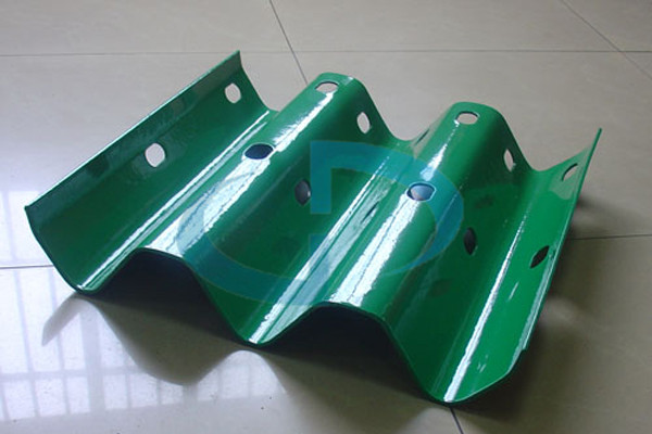 噴塑三波護(hù)欄