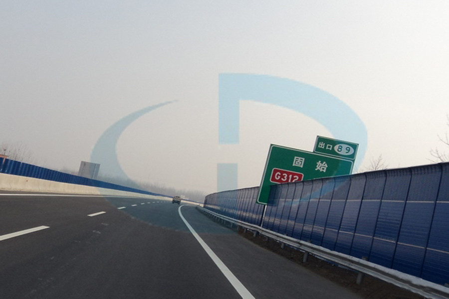 淮固高速公路護(hù)欄案例 - 中出網(wǎng)-智能出入口與停車充電門戶