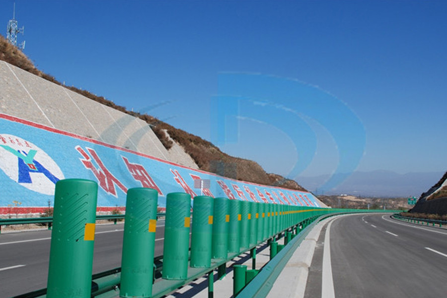 河源高速公路惠州段護(hù)欄案例 - 中出網(wǎng)-智能出入口與停車充電門戶